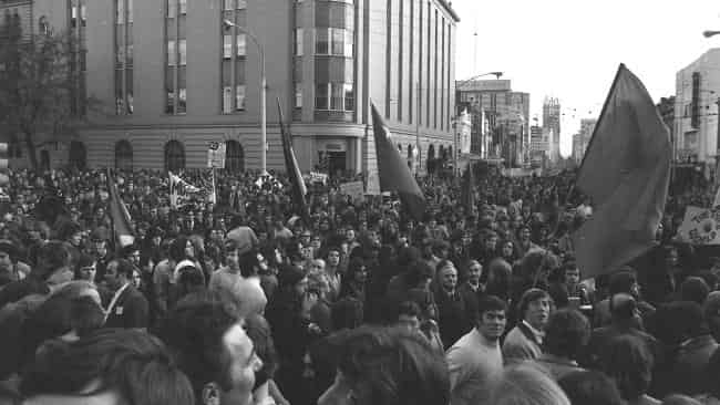 Moratorium protesters outside Parliament House in Spring Street in March 1971. Picture: Herald Sun