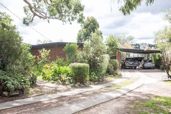Van Huttum house, 11 Lisbeth Ave, Donvale. VIC 3111. Part of the Hillcrest Estate designed and built by Alistair Knox job number D23 built circa 1958