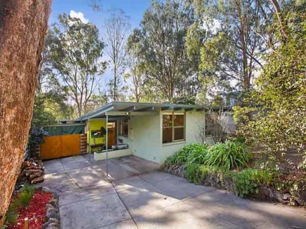 Davey house, 73 Lisbeth Ave, Donvale. VIC 3111. Part of the Hillcrest Estate designed and built built circa 1958 by Alistair Knox job number Dome-4