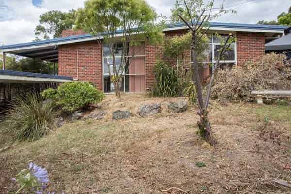 Millington house Rd, Donvale. VIC 3111. Part of the Hillcrest Estate designed and built by Alistair Knox circa 1958 job number D32