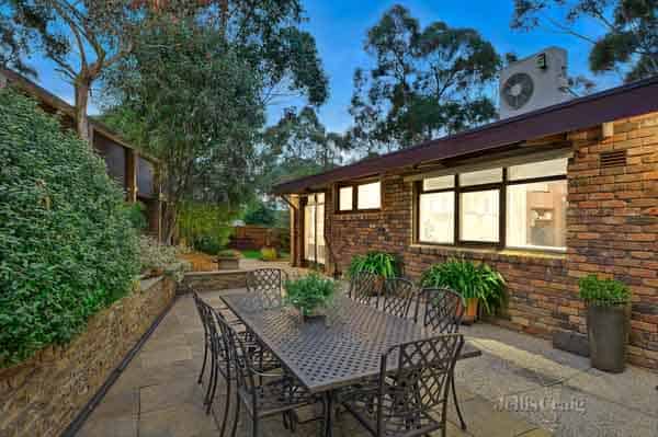 3 Howgate Court, Eltham. Vic 3095. House designed by Alistair Knox