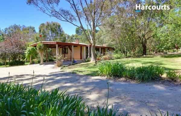 83 McLaurin Drive, Tyabb, Vic 3913. Mud brick house designed by Alistair Knox.