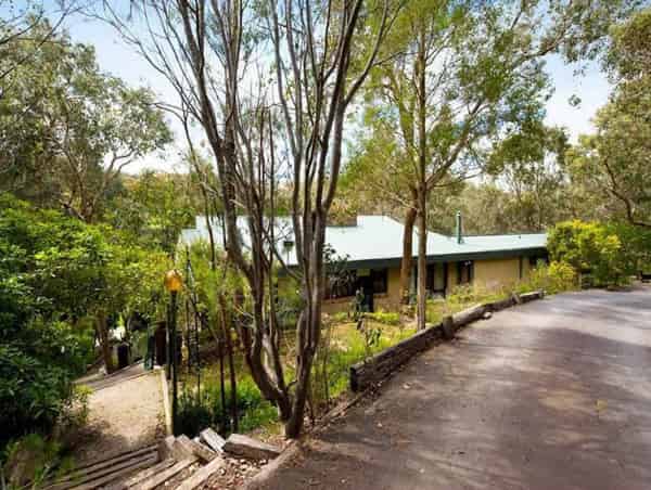 Edwards house, 130 research-warrandyte road, Warrandyte, Vic 3113. Mud brick house designed by Alistair Knox. Plan dated 1973 job number 705